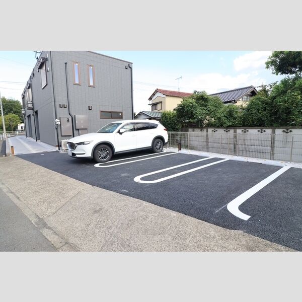 エントピア四谷101号室 駐車場