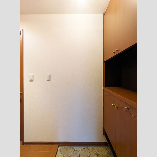 ウィルモア桜町102号室 玄関