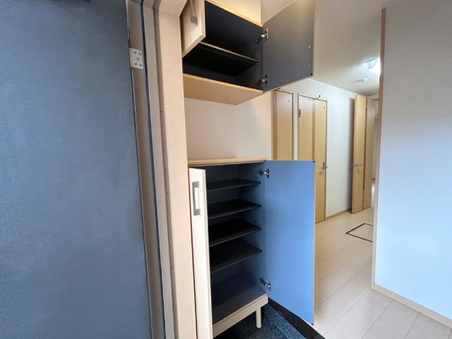 ピアステージ綱島110号室 下駄箱