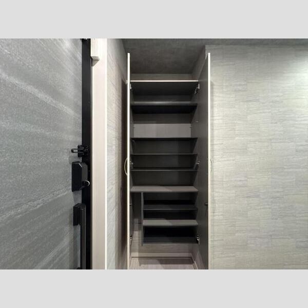 オードリーコート302号室 玄関