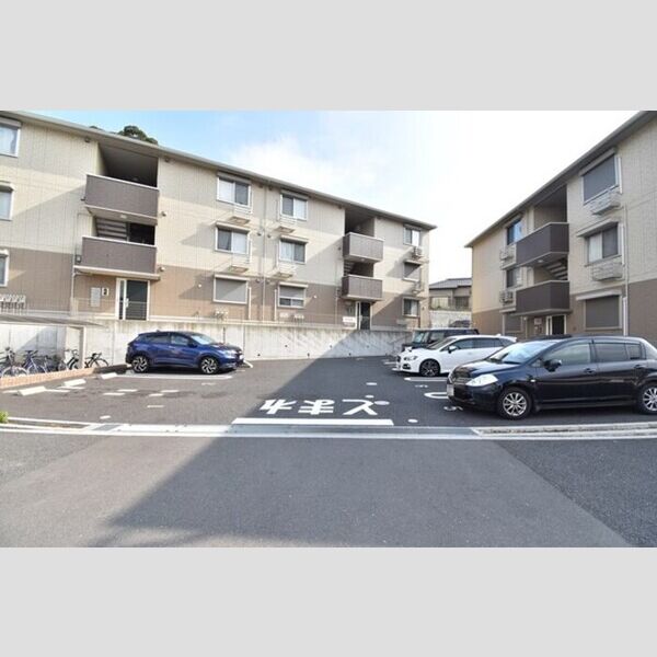 ライフマンションA・B　B102号室 駐車場