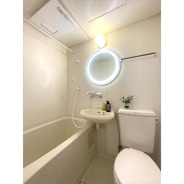 ピアベルドミール107号室 LED照明付きで明るいバスルーム