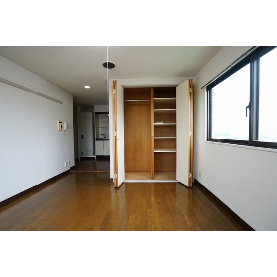 グリーンヒルズすずかけ台0502号室 居室