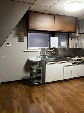 鎌ヶ谷五丁目戸建 新品換気扇｜使いやすい台所＋ミニ洗面で手洗い便利