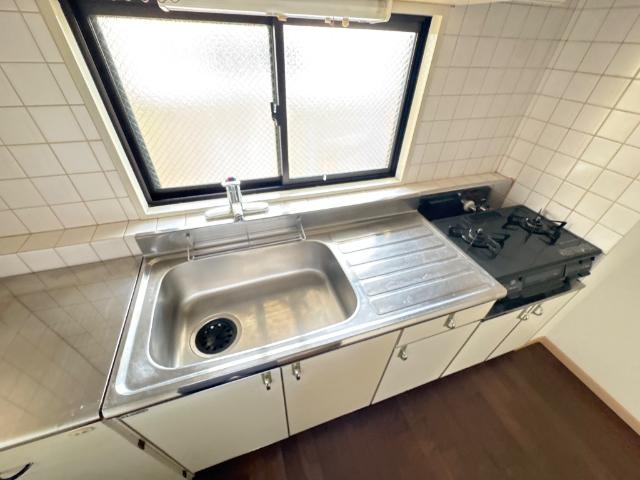 ロイヤルメゾン高森103号室 キッチン