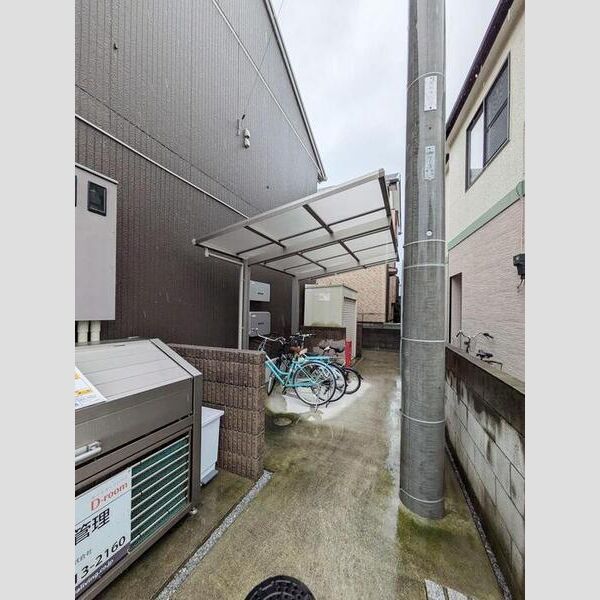 Villa Hermitage Court 駐輪場