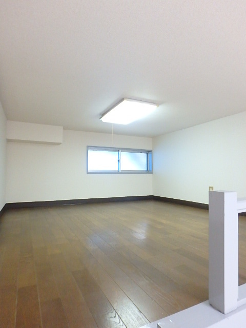 カルタス２１戸田第３1階 窓のある洋室