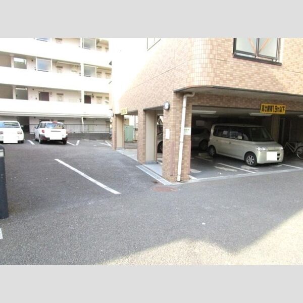 メゾンフローラ市川401号室 駐車場(要空き確認)