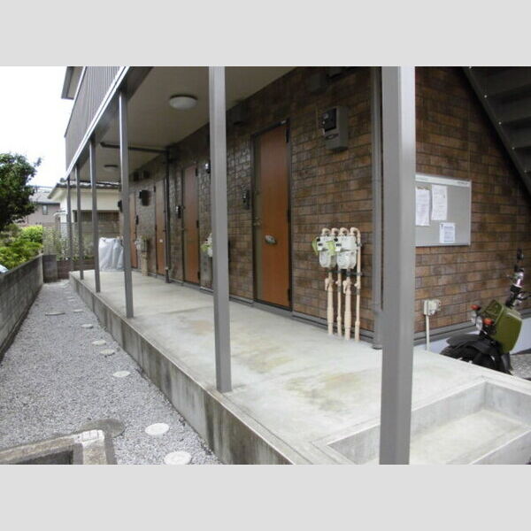 ソレイユ 1階玄関前共用廊下