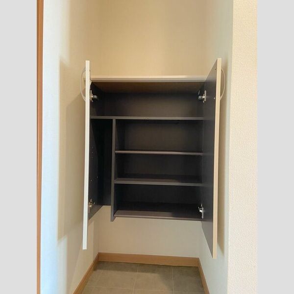 SOLARE横浜410号室 シューズボックス