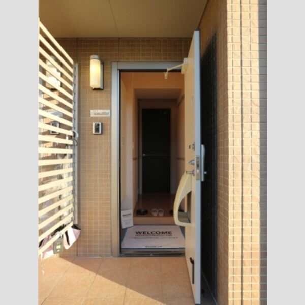 プラシデス　A棟103号室 玄関