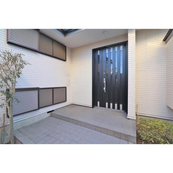 鴨居4丁目戸建 エントランス
