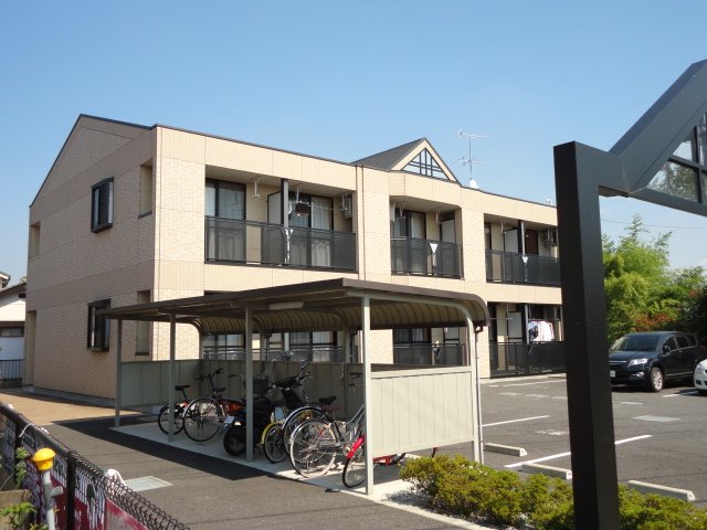 ロイヤルハイツ 外観写真（昼）