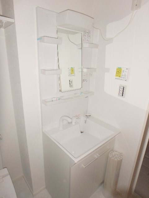 Ｅａｓｔ　Ｏｎｅ0107号室 ゆったりとスペースのある洗面所