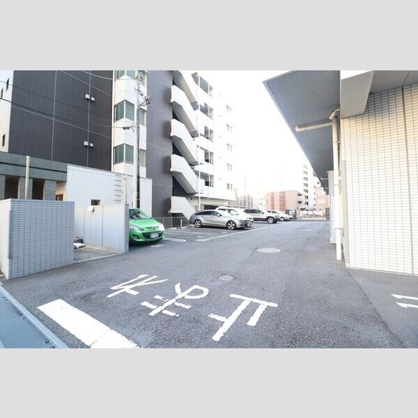 Ⅴesta(ウェスタ) 駐車場