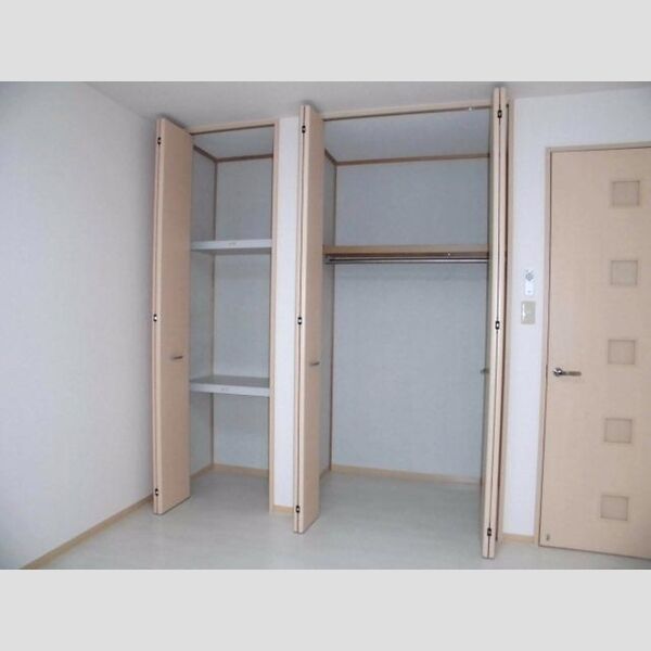 サンボナール202号室 北側洋室収納