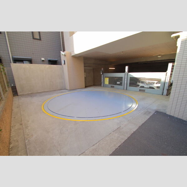 レーベンリヴァーレクロス東京 駐車場