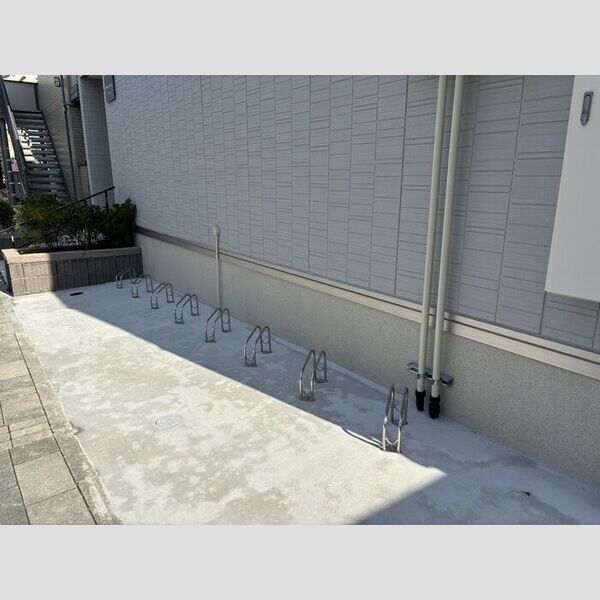 ポール・ヴェール103号室 駐輪場