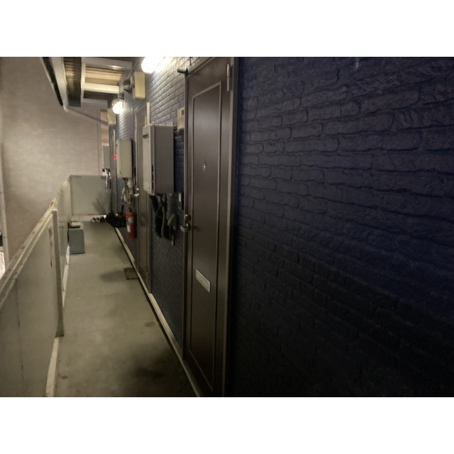 第100オーナーズビル301号室 玄関