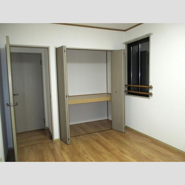 メゾンドォ渕谷　AB 収納