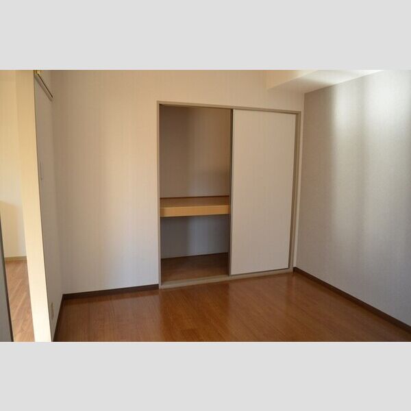 グリーンパーク白旗　A103号室 洋室①