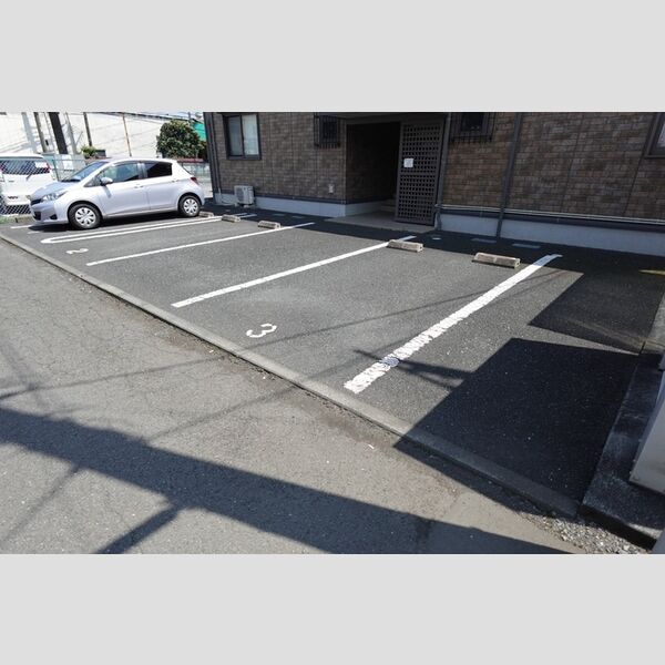 リバーサイドⅢ 駐車場