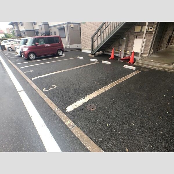サニーハウス　E 駐車場