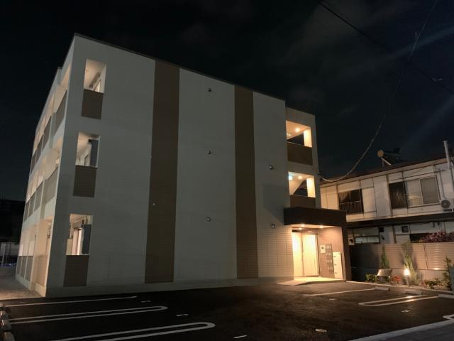 エクセレント越谷 外観写真（夜）