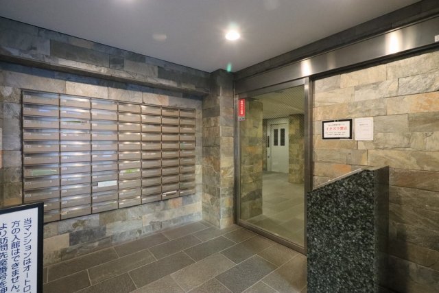 ロイヤルガーデン品川2階 エントランス