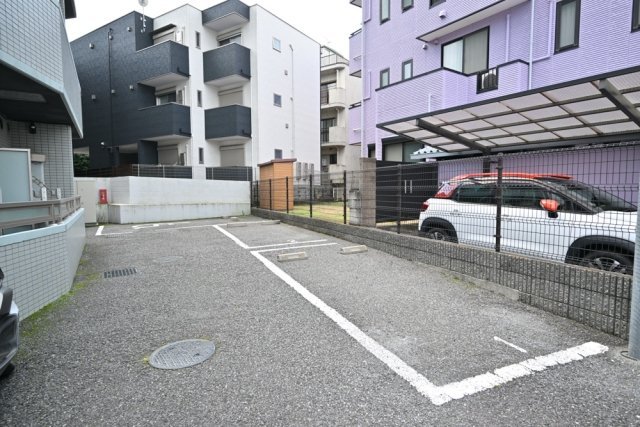 ユーコート上池袋 駐車場