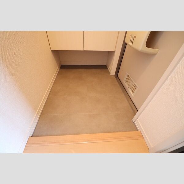 ラプルベール　A102号室 玄関