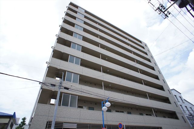 エクセルグランデ高洲 鉄筋コンクリート造10階建マンション。