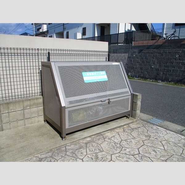 ルーチェ202号室 ゴミストッカー