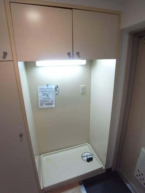 スカイコート世田谷若林 室内洗濯機置場