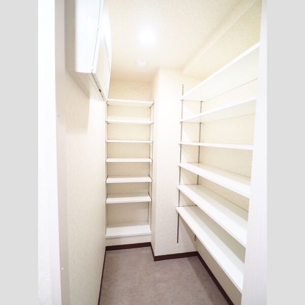 ロイヤルパークス梅島 シューズクローゼット