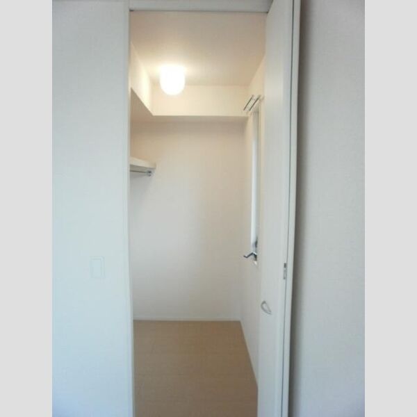 フューチャーブライト201号室 ウォークインクローゼット