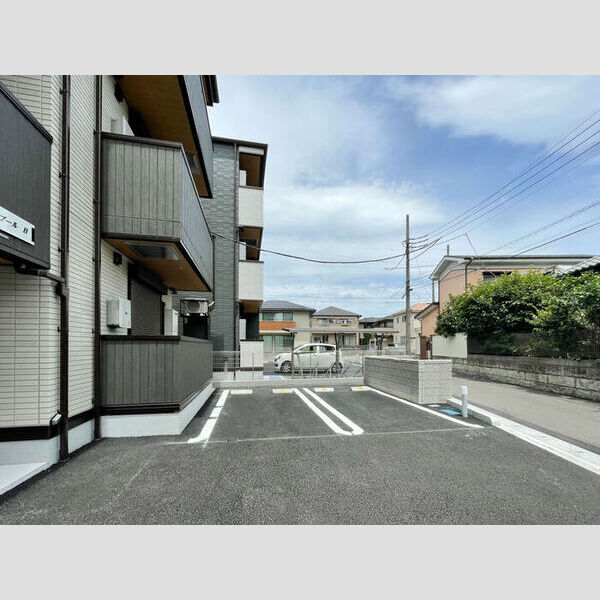 アドラーブル　B棟 駐車場