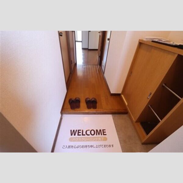 パインツリーコート 玄関