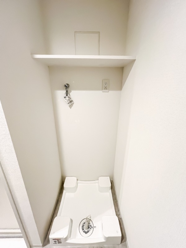 ドゥーエ王子神谷4階 洗濯機置場