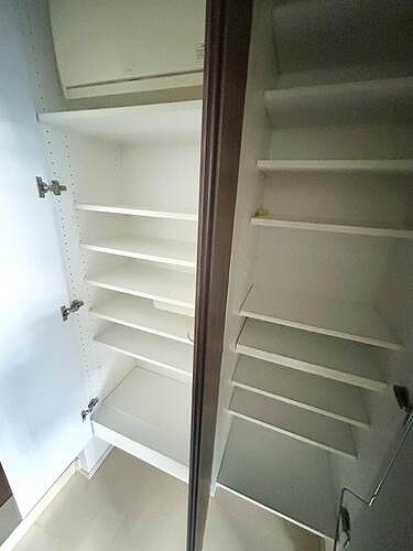 ライオンズ川口幸町グランフォート2階 シューズボックス