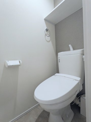 ラグゼフラット東六郷0106号室 トイレ