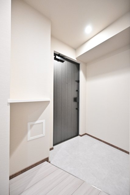 ＧＲＡＮＳＩＴＥ　ＮＡＫＡＭＥＧＵＲＯ4階 玄関