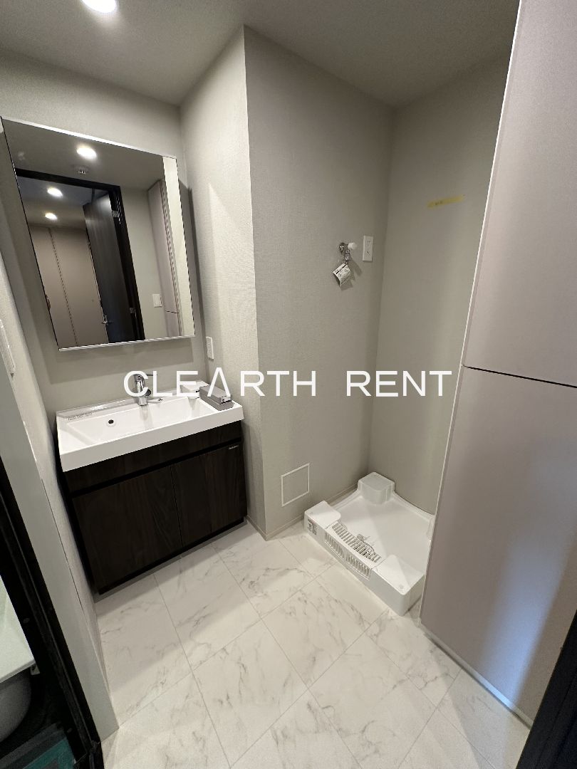 コンシェリア目黒本町 ＴＨＥ ＲＥＳＩＤＥＮＣＥ スタイリッシュな独立洗面化粧台/鏡裏収納あり