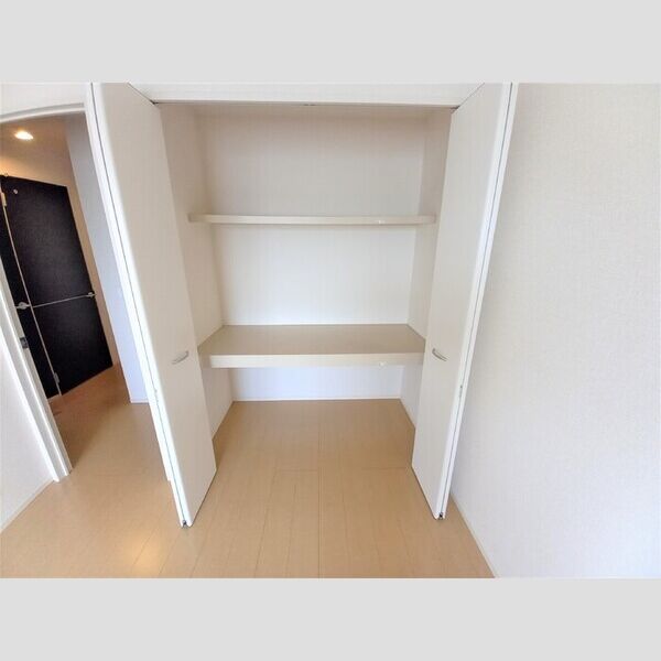 スカイヒル203号室 物入