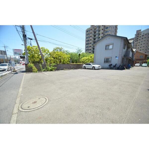 マーレ湘南101号室 駐車場