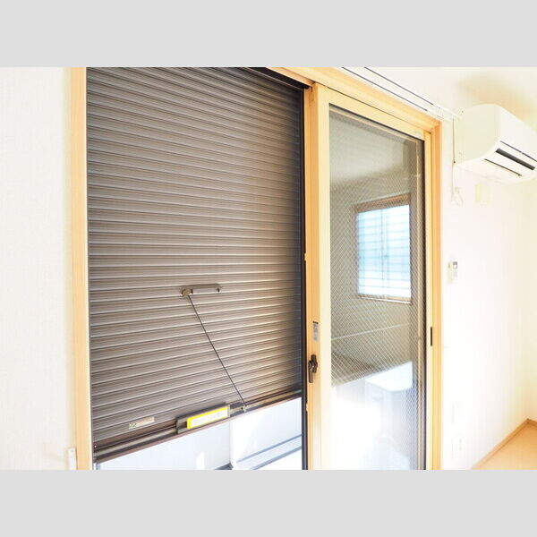 カーサ  ドルチェ(Casa  Dolce)101号室 シャッター雨戸