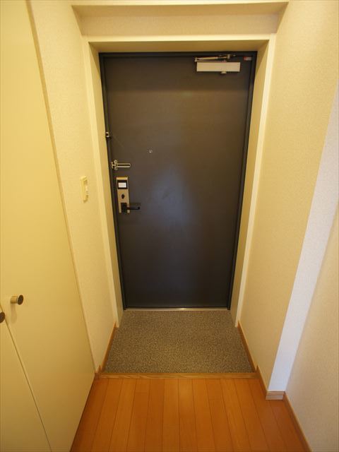 Ｃａｓａ．ａｖｉｒｉｏ0304号室 玄関です