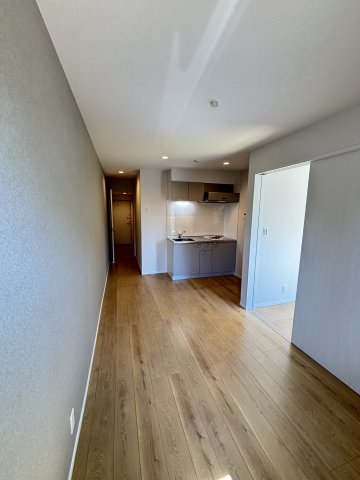 ウィンメゾン薬園台0201号室 ゆったりとしたリビングです！