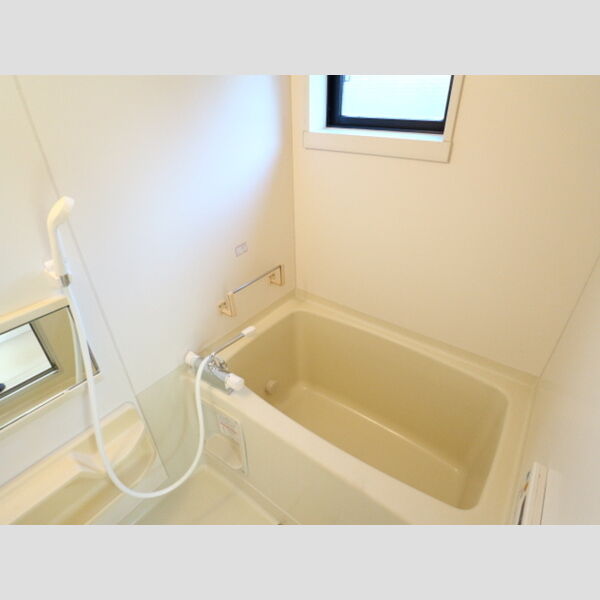 ラークヒルズ 小窓が付いた浴室