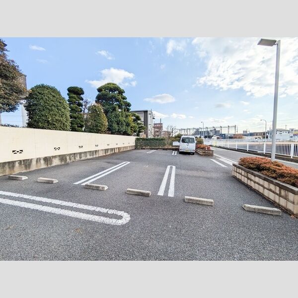 エミナンスⅡ201号室 駐車場